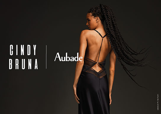 Cindy Bruna präsentiert Midnight Storm von Aubade.